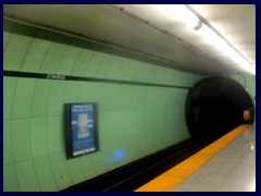 Toronto subway 01